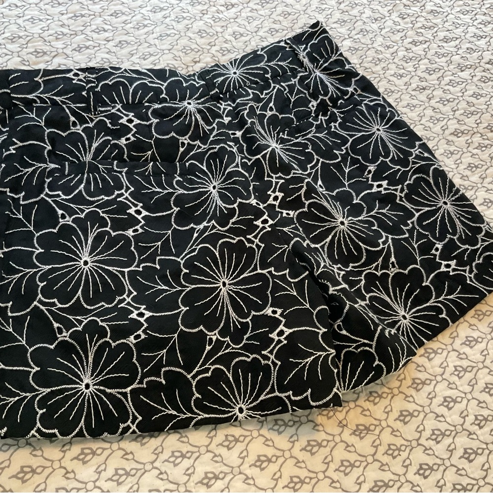 Women’s Black/ White Dress Shorts, size 6